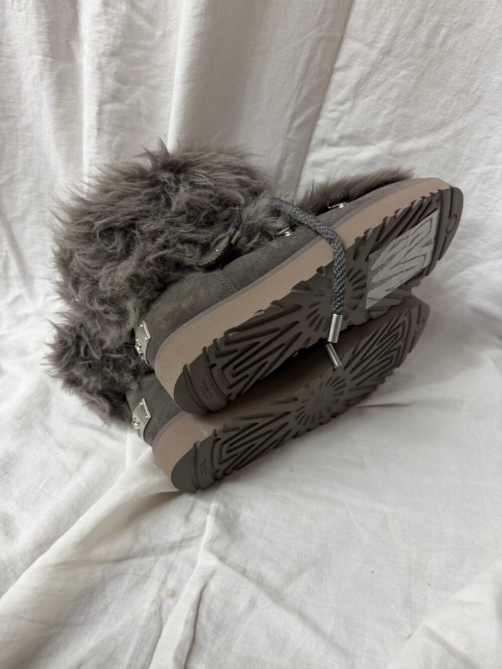 UGG Classic Posh Mini boots in Thunder Cloud (NWOT) 9 - Picture 5 of 8